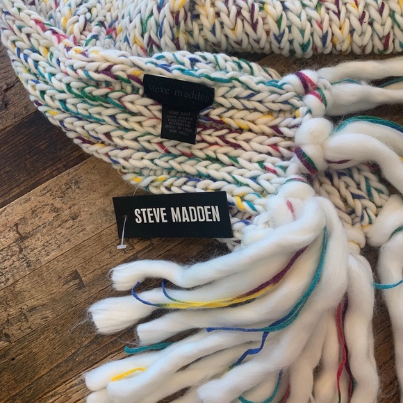 NWT Super Soft & Cozy Long Scarf by Steve Madden - Picture 2 of 5